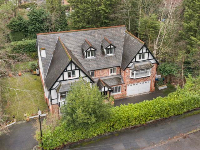 6 bedroom detached house for sale