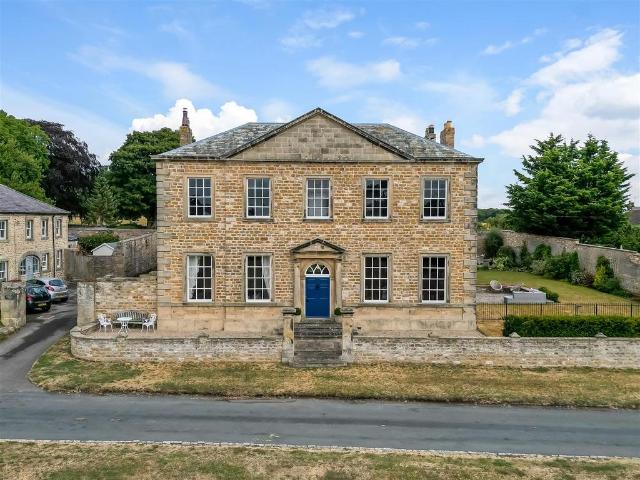 6 bedroom detached house for sale
