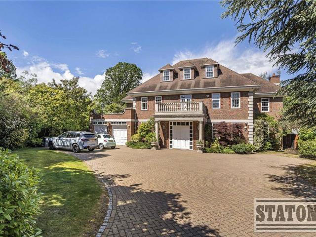 6 bedroom detached house for sale