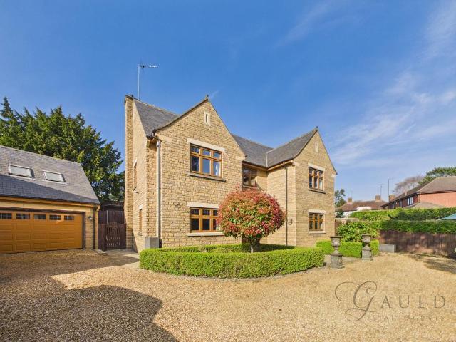 6 bedroom detached house for sale