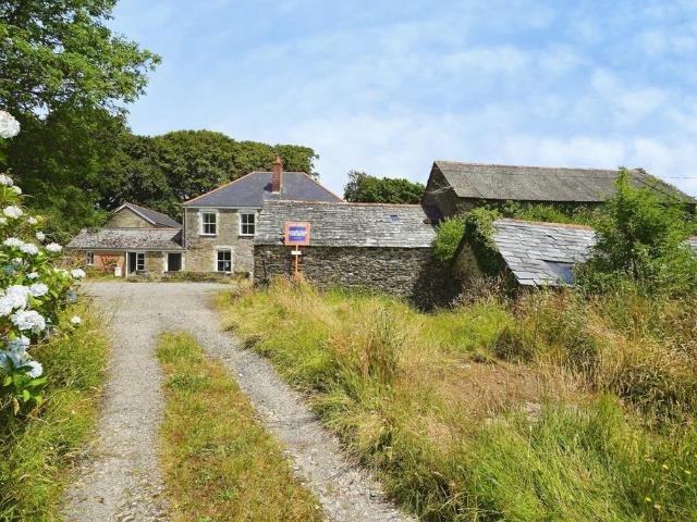 6 bedroom detached house for sale