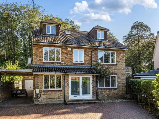6 bedroom detached house for sale