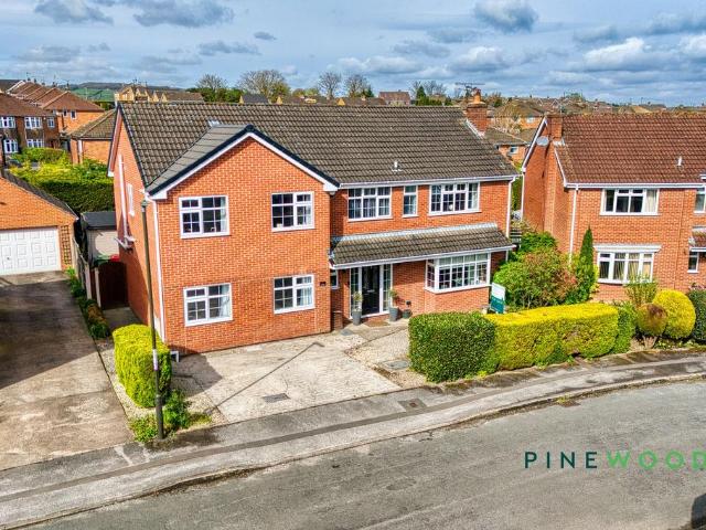 6 bedroom detached house for sale