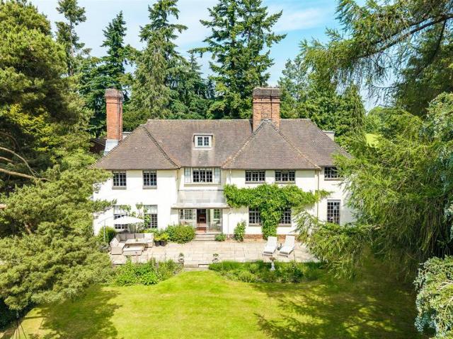 6 bedroom detached house for sale