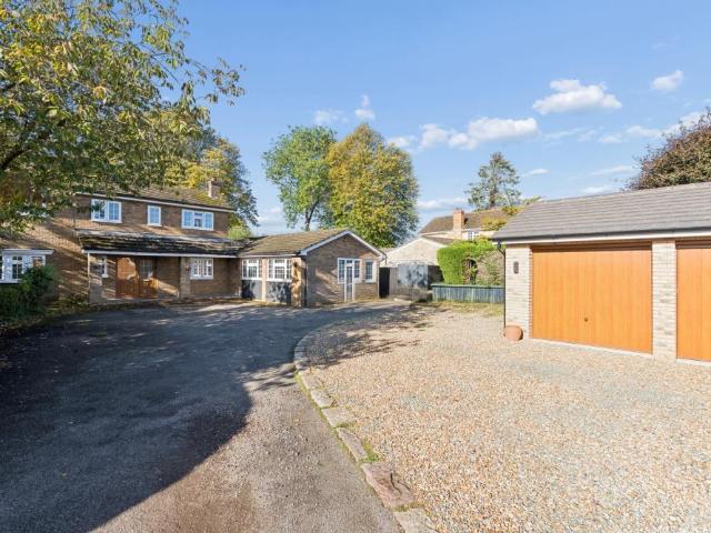 6 bedroom detached house for sale