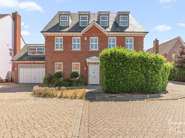 6 bedroom detached house for sale