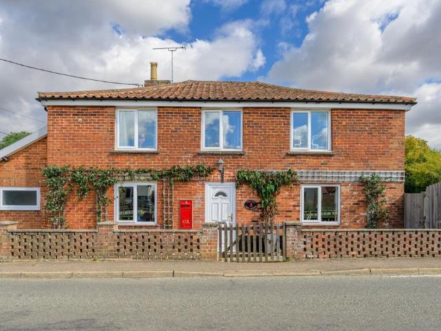 6 bedroom detached house for sale