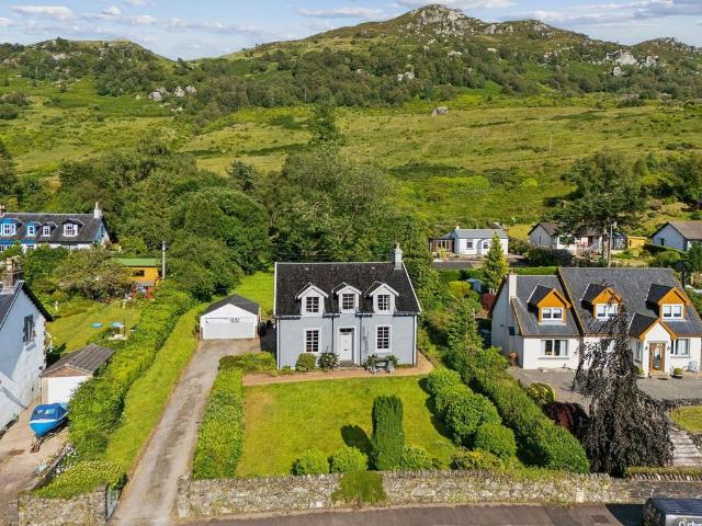 6 bedroom detached house for sale