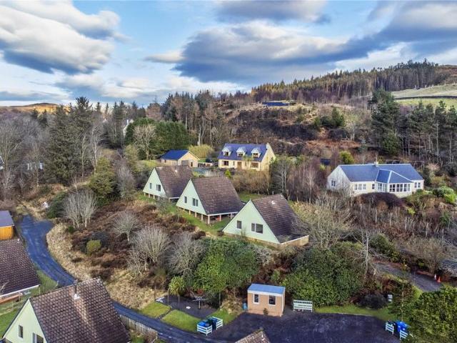 6 bedroom detached house for sale