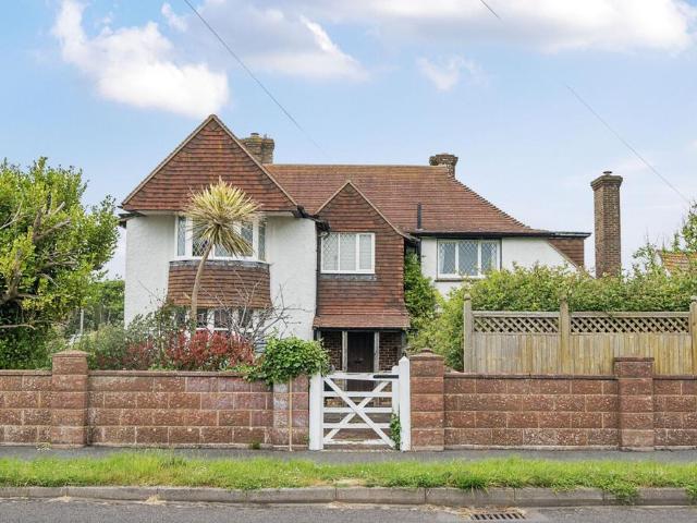 6 bedroom detached house for sale
