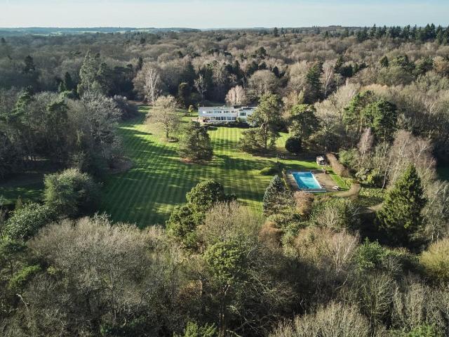 6 bedroom detached house for sale