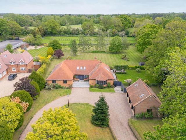 6 bedroom detached house for sale