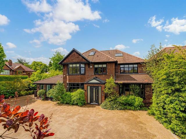 6 bedroom detached house for sale