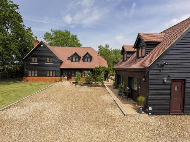 6 bedroom detached house for sale