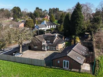 6 bedroom detached house for sale