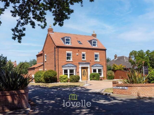 6 bedroom detached house for sale