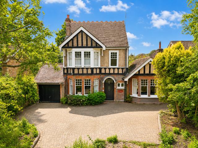 6 bedroom detached house for sale