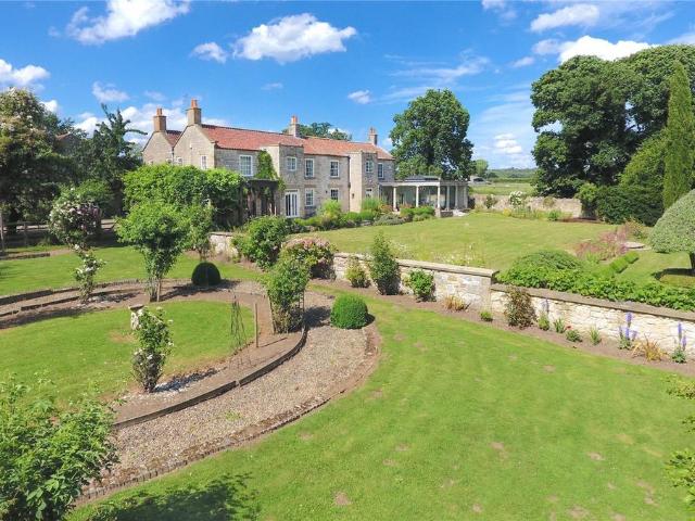6 bedroom detached house for sale