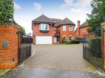 6 bedroom detached house for sale