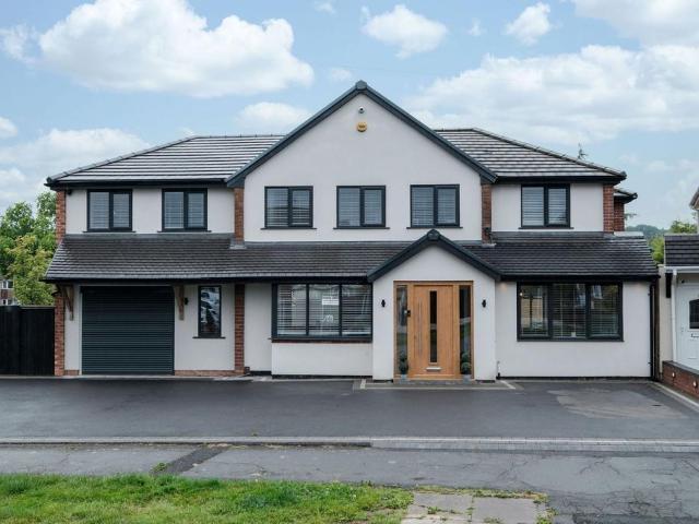 6 bedroom detached house for sale