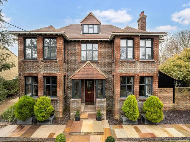 6 bedroom detached house for sale