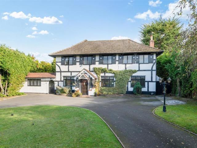 6 bedroom detached house for sale