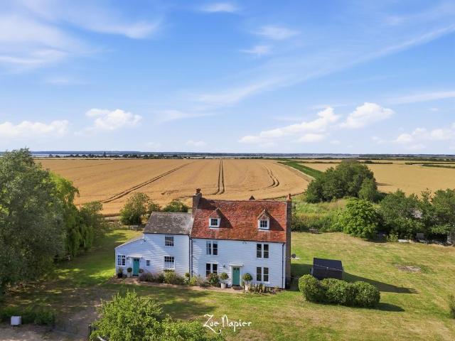 6 bedroom detached house for sale