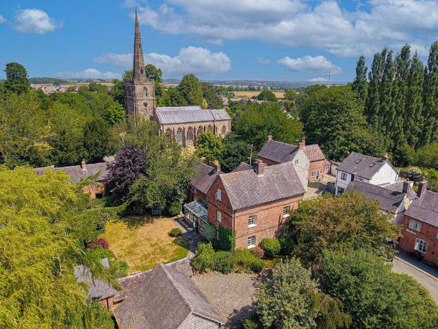 6 bedroom detached house for sale