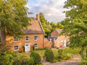 6 bedroom detached house for sale