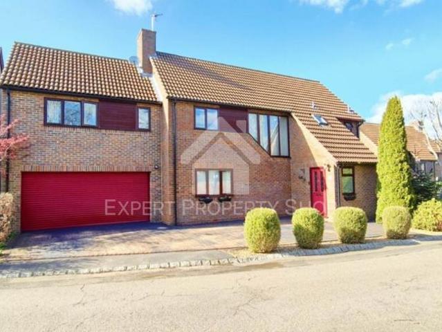 6 bedroom detached house for sale