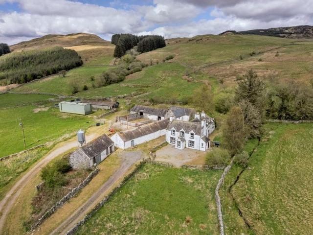 6 bedroom detached house for sale