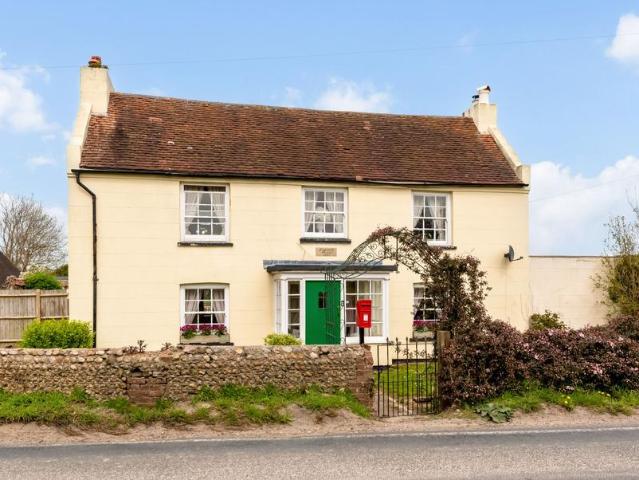 6 bedroom detached house for sale