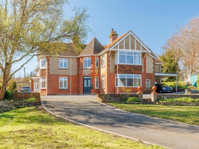 6 bedroom detached house for sale