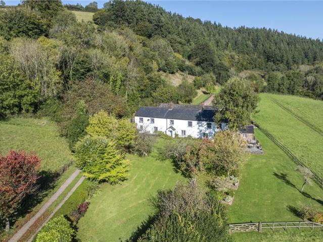 6 bedroom detached house for sale