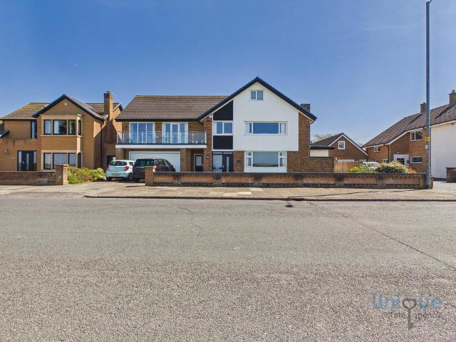 6 bedroom detached house for sale