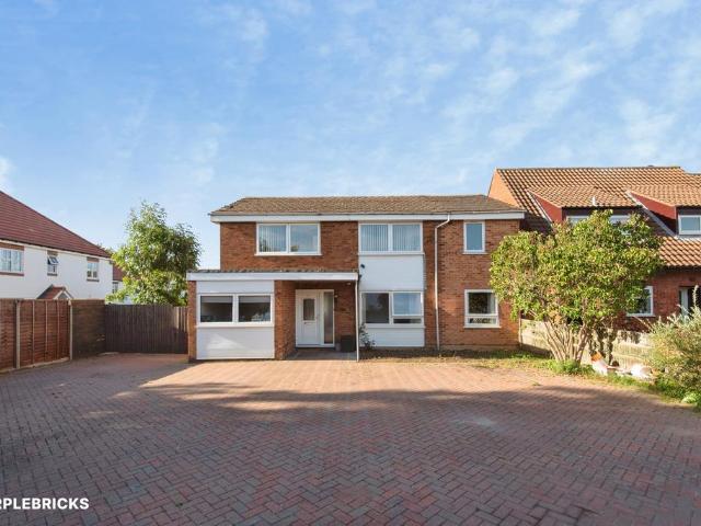 6 bedroom detached house for sale