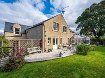 6 bedroom detached house for sale
