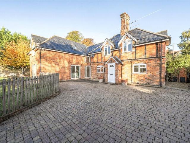 6 bedroom detached house for sale