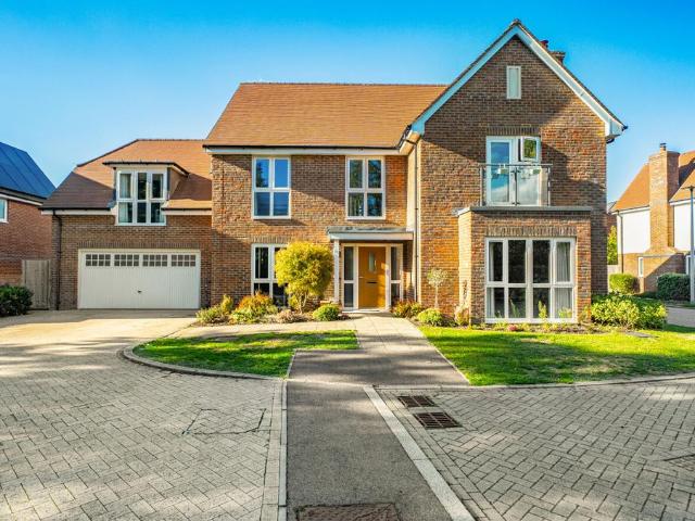 6 bedroom detached house for sale