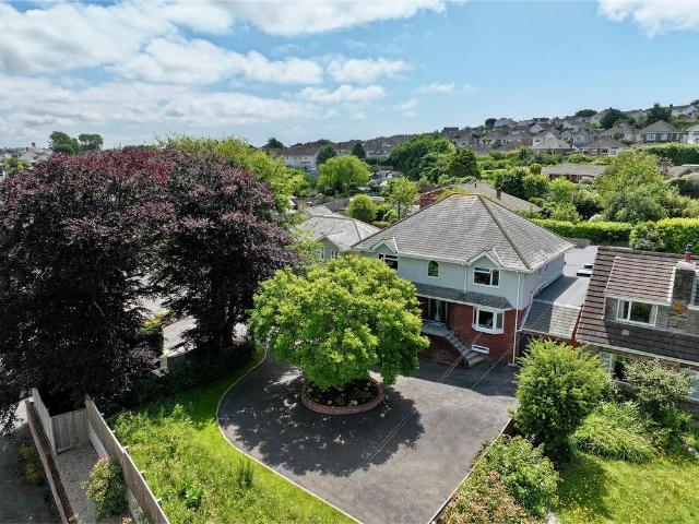 6 bedroom detached house for sale