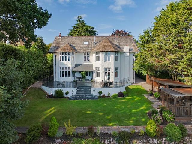6 bedroom detached house for sale
