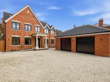6 bedroom detached house for sale