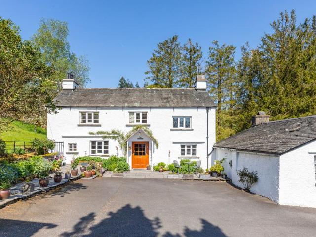 6 bedroom detached house for sale