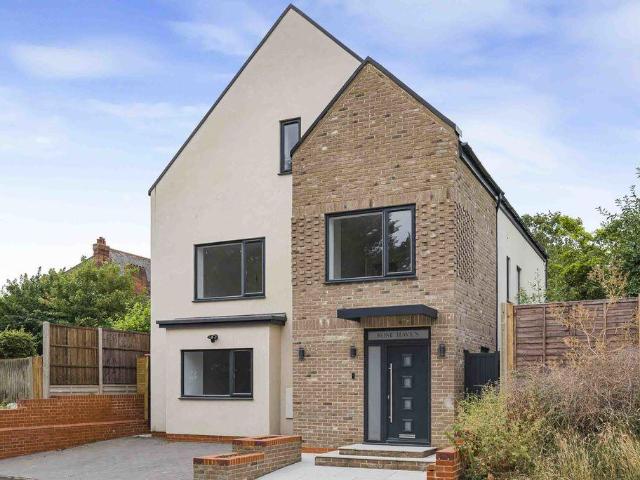6 bedroom detached house for sale