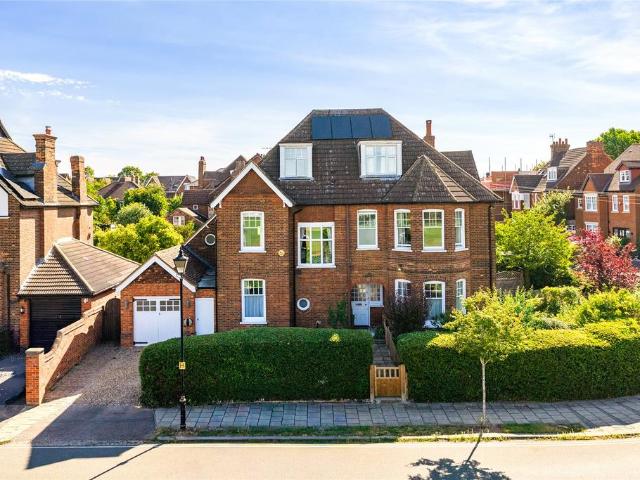 6 bedroom detached house for sale