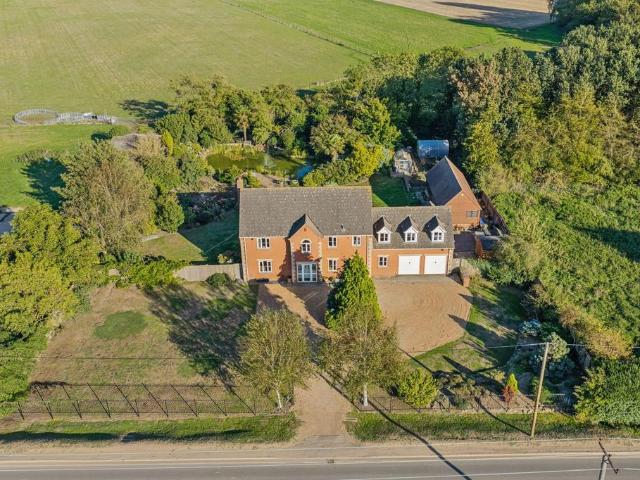 6 bedroom detached house for sale