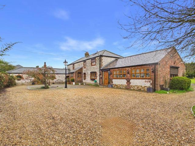 6 bedroom detached house for sale