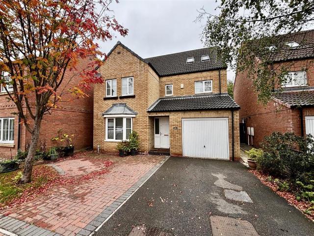 6 bedroom detached house for sale