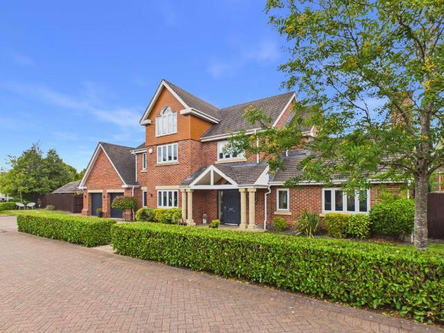 6 bedroom detached house for sale