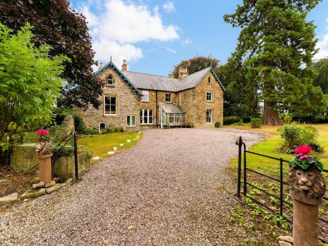 6 bedroom detached house for sale